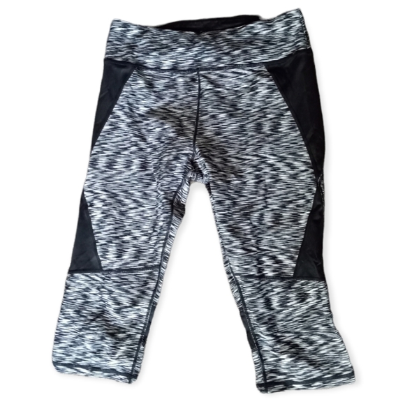 Calvin Klein Black And White Athletic Capri Pants With Meshing - Picture 3 of 5